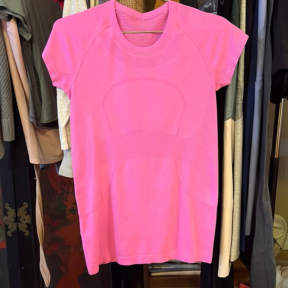 Lululemon pink Swiftly short sleeve LIKE NEW! Size 8